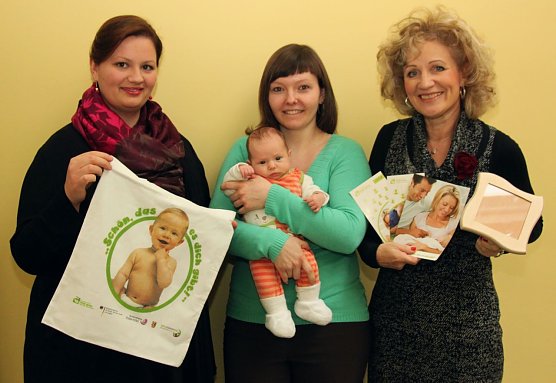 &Uuml;berreicht (Foto: J. Piper)