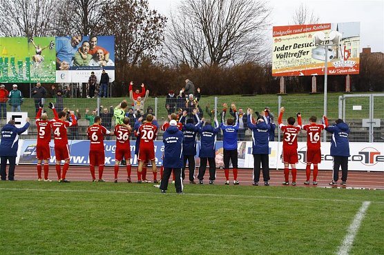 Dank an die mitgereisten Fans (Foto: Bernd Peter)