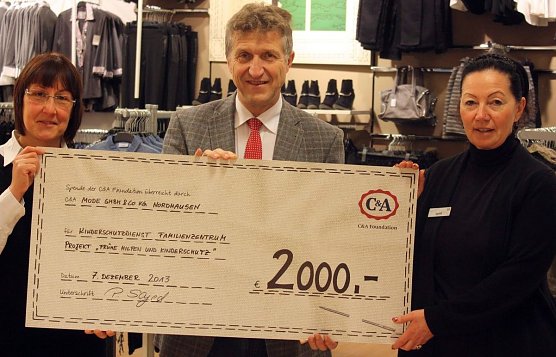 2.000 Euro f&uuml;r den Kinderschutzdienst (Foto: P. Grabe|Stadtverwaltung Nordhausen)