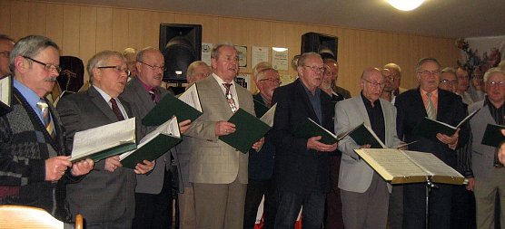 Weihnachtsfeier bei Sängern (Foto: privat) Weihnachtsfeier bei Sängern (Foto: privat)