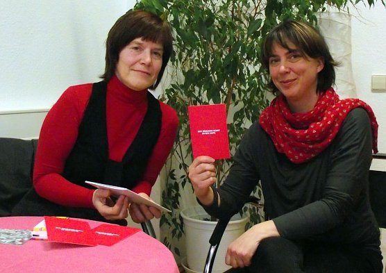 Rote Karte f&uuml;r h&auml;usliche Gewalt (Foto: Kurt Frank)