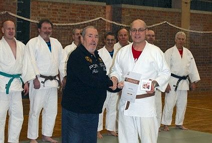 Medaille überreicht (Foto: privat) Medaille überreicht (Foto: privat)