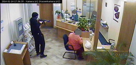 Bild der Überwachungskamera (Foto: Polizei) Bild der Überwachungskamera (Foto: Polizei)