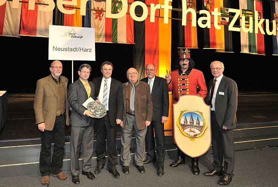 Ehrung f&uuml;r Neustadt (Foto: Tessmann/BMEL)