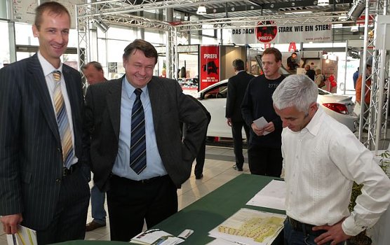 Wohnungsfachleute unter sich (Foto: nnz) Wohnungsfachleute unter sich (Foto: nnz)