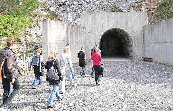 Neuer Eingang wird eingebaut (Foto: Gedenkst&auml;tte Mittelbau-Dora)