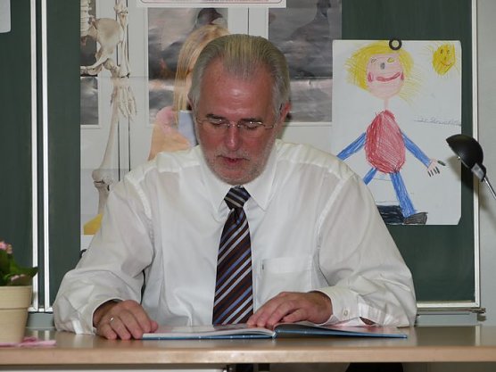 Vorgelesen: J&uuml;rgen Reinholz (Foto: nnz)