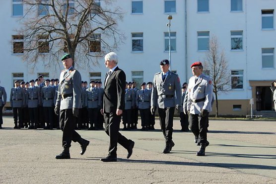 Indienststellung des neuen Bataillons in Thüringen (Foto: Karl-Heinz Herrmann) Indienststellung des neuen Bataillons in Thüringen (Foto: Karl-Heinz Herrmann)