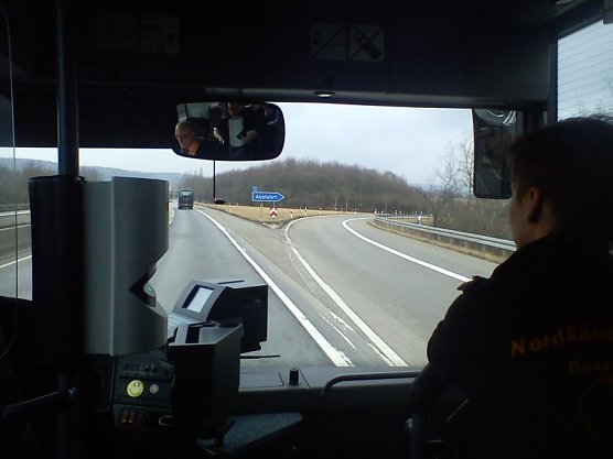 Mit dem Bus nach Hanau (Foto: Sandra Arm)