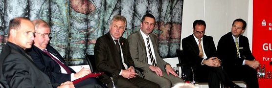 Der Blick aufs Podium (Foto: nnz)