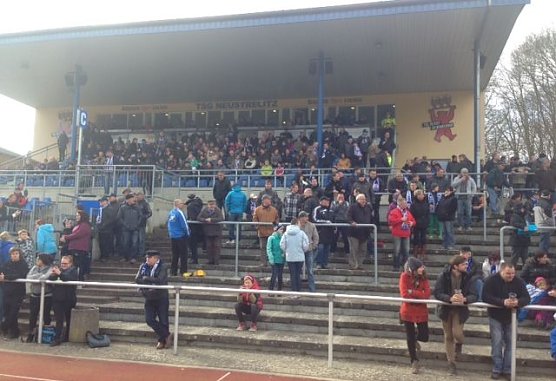 Blick auf die Trib&uuml;ne (Foto: Lars Koch)