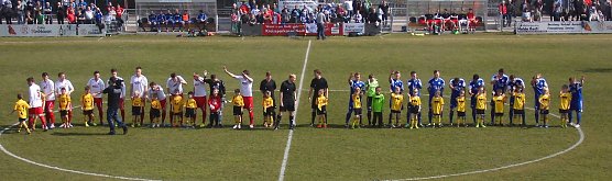 Aufstellung genommen (Foto: nnz) Aufstellung genommen (Foto: nnz)
