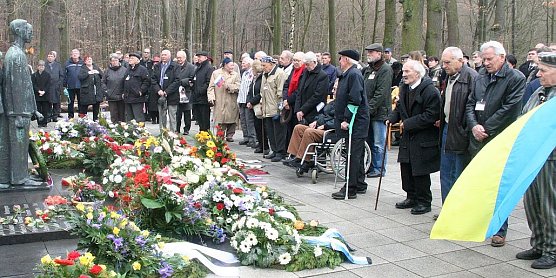 Gedenken in der Gedenkst&auml;tte (Foto: Gedenkst&auml;tte Mittelbau-Dora)