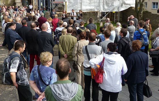 Beginn des Gedenkweges vor der Frauenbergkirche (Foto: nnz) Beginn des Gedenkweges vor der Frauenbergkirche (Foto: nnz)