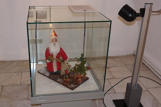 Geschichte des Weihnachtsbaumes (Foto: Karl-Heinz Herrmann) Geschichte des Weihnachtsbaumes (Foto: Karl-Heinz Herrmann)