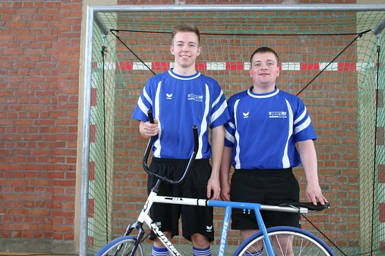 Die Ilfelder Tom Heinemann und Toni Fiebig haben sich in der Th&uuml;ringer Radballspitze etabliert. (Foto: Uwe Tittel)
