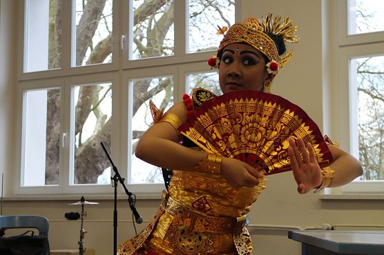 Der Tanz "Panji Semirang" handelt von einer Prinzessin auf der Suche nach ihrem Prinzen (Foto: Angelo Glashagel)