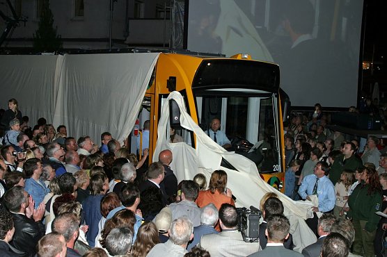 Vor zehn Jahren: Feierliches Roll out am 30. April 2004 (Foto: Sammlung HSB/ F.Fr&ouml;schki)