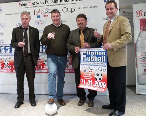 Organisatoren und Sponsoren des Turniers (Foto: nnz)