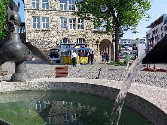 Infostand am Rathaus (Foto: nnz) Infostand am Rathaus (Foto: nnz)