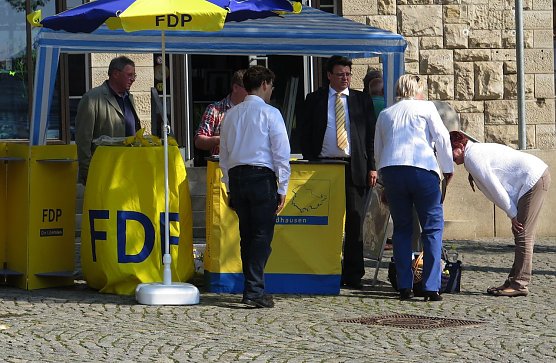 Infostand am Rathaus (Foto: nnz) Infostand am Rathaus (Foto: nnz)
