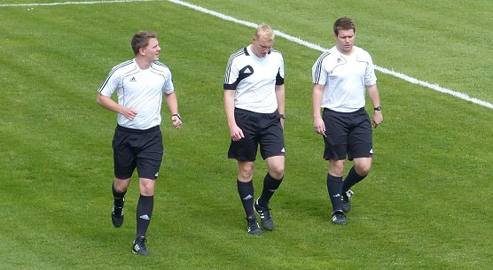 Auch Schiris m&uuml;ssen sich warmmachen... (Foto: nnz)