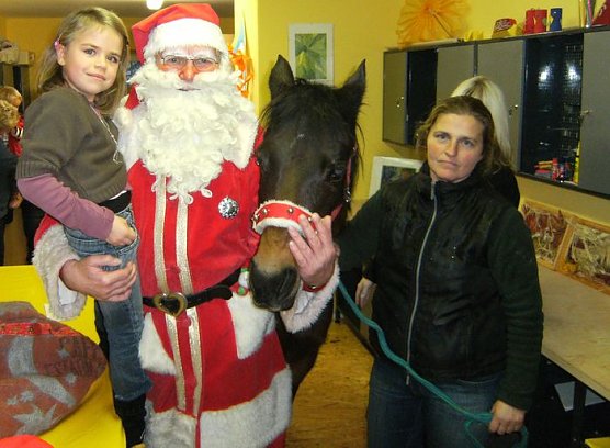 Nikolaus im Mehrgenerationenhaus (Foto: LIFT)