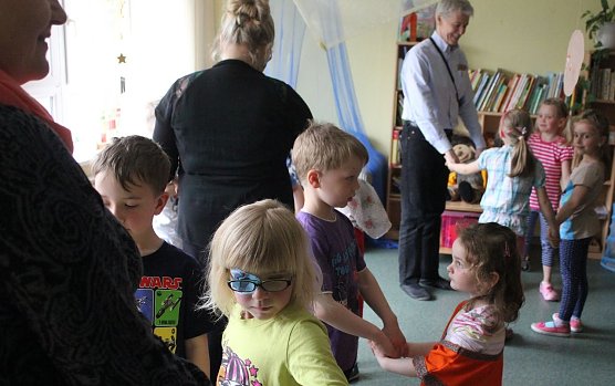 Monika W&uuml;stemann, Mandy Ziegler aus der Kita Brummkreisel (Foto: S. Spehr)