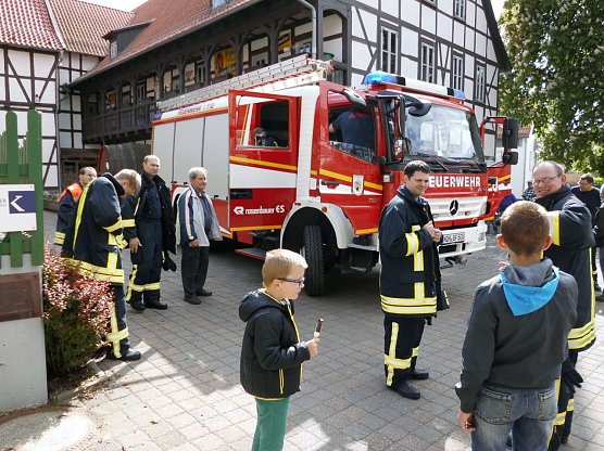 Feuerwehr zum Anfassen (Foto: Ilona Bergmann) Feuerwehr zum Anfassen (Foto: Ilona Bergmann)