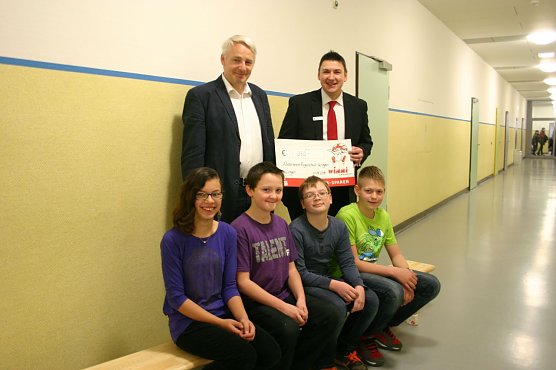 Scheckübergabe (Foto: Kreissparkasse Nordhausen) Scheckübergabe (Foto: Kreissparkasse Nordhausen)