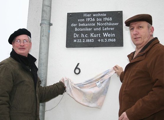 Enthüllt (Foto: Hellberg) Enthüllt (Foto: Hellberg)