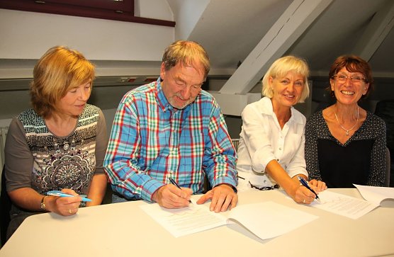 Kooperationsvertrag unterzeichnet (Foto: Jessica Pieper)