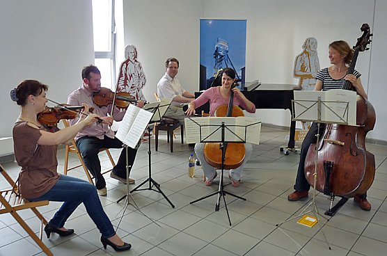 "Forellenquintett" in der Galerie (Foto: Karl-Heinz Herrmann)