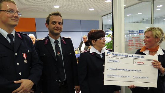 Geld f&uuml;r Feuerwehrverein (Foto: nnz)