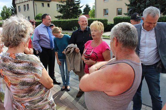 Demo &uuml;ber Bundesstra&szlig;e 4 in Greu&szlig;en gezogen (Foto: Karl-Heinz Herrmann)
