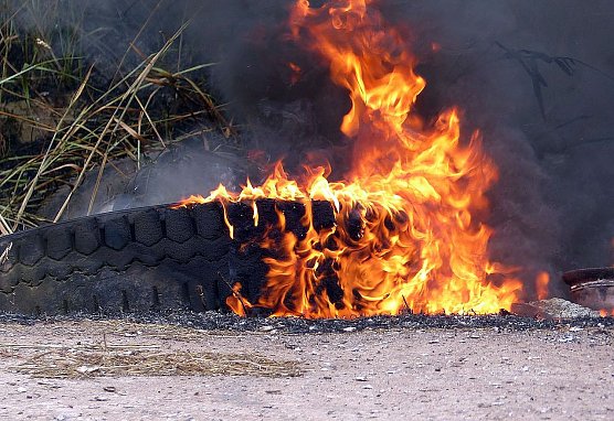 Reifen brannten (Foto: nnz)