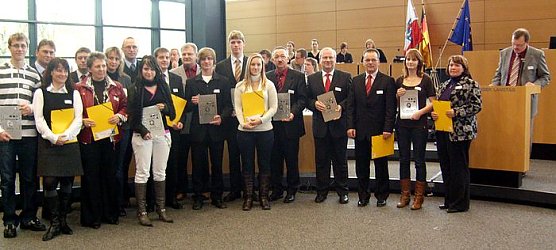 Auszeichnung verteidigt (Foto: IHK) Auszeichnung verteidigt (Foto: IHK)