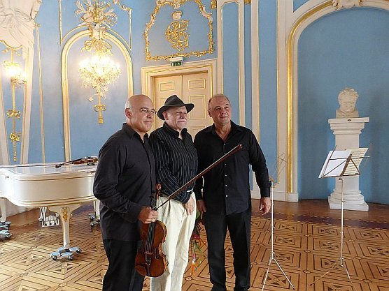 "Tiefgr&uuml;n bis zartbitter" (Foto: J&uuml;rgen Kieper)