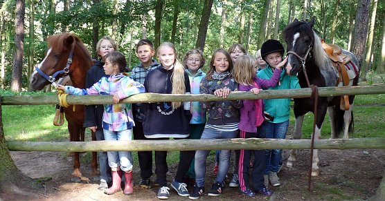 Ponyreiten (Foto: privat)