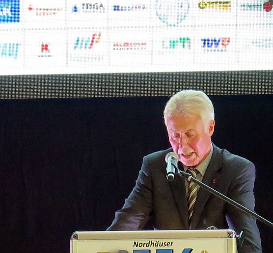 Hans-Joachim Junker er&ouml;ffnet die Feier (Foto: nnz)