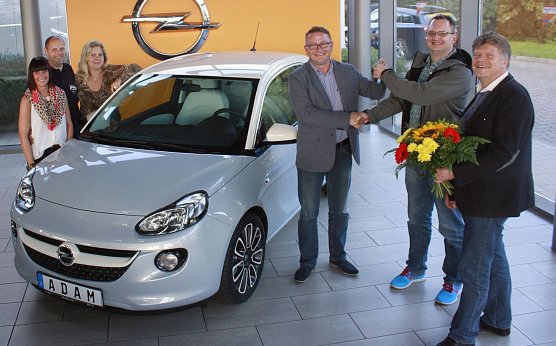 Schl&uuml;ssel &uuml;bergeben (Foto: AHP)