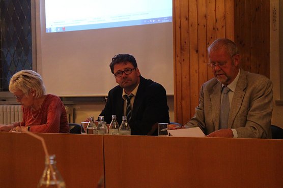 Bürgermeister Frank Rosteck hatte nach der Sommerpause viel zu berichten (Foto: Angelo Glashagel) Bürgermeister Frank Rosteck hatte nach der Sommerpause viel zu berichten (Foto: Angelo Glashagel)