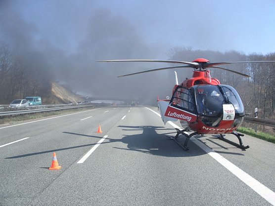 EC 135 bei Verkehrsunfall (Foto: DRF Luftrettung) EC 135 bei Verkehrsunfall (Foto: DRF Luftrettung)