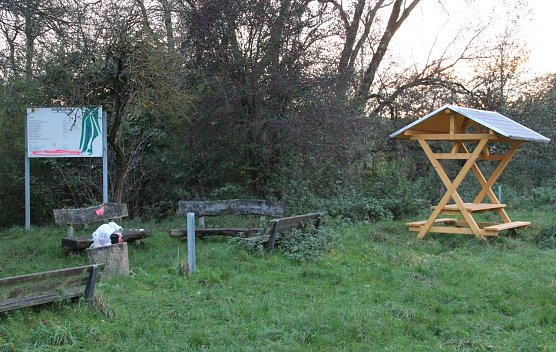 Jetzt ist eine Rast m&ouml;glich, dank dem Heimatverein (Foto: St. Iffland)
