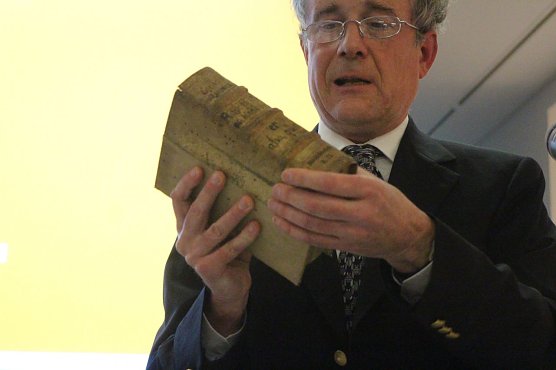 Professor Dr. Wilhelmi ist Philologe an der Akademie der Wissenschaft in Heidelberg und hat sich mit der Himmelgartenbibliothek besch&auml;ftigt (Foto: Angelo Glashagel)