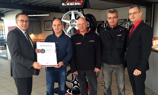 Qualitätssiegel übergeben (Foto: privat) Qualitätssiegel übergeben (Foto: privat)