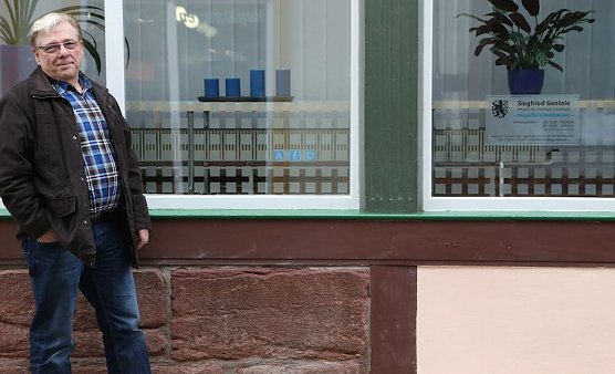 Gentele vor dem neuen Büro (Foto: privat) Gentele vor dem neuen Büro (Foto: privat)