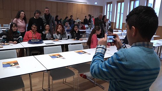Es geht darum zu zeigen, das man zusammenstehen kann und sich nicht trennen lassen muss (Foto: Angelo Glashagel)
