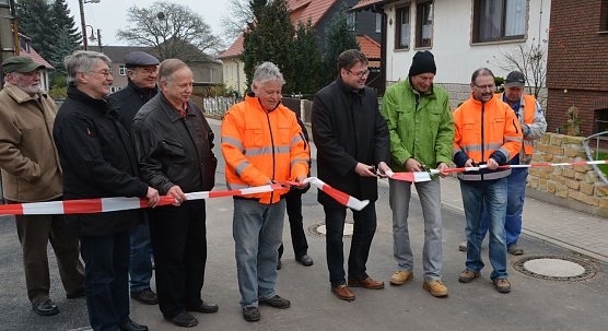 &Uuml;bergeben und gedankt (Foto: privat)