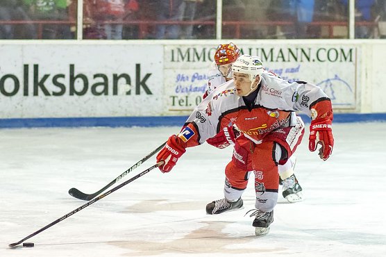 Ein kampfbetontes Spiel zeigten beide Mannschaften (im Bild: Semen Glusanok)  (Foto: Brandes / Sportfotos BS)